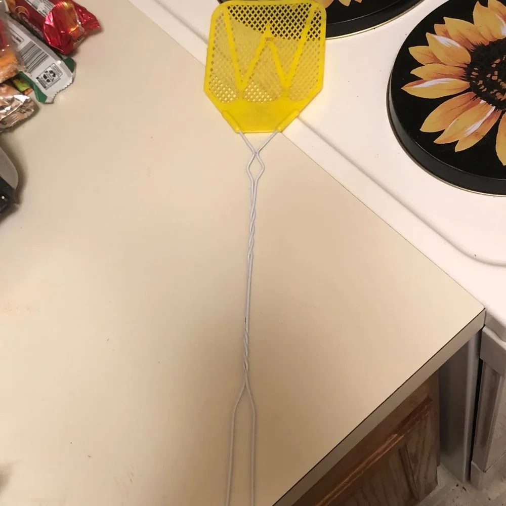 Yellow Fly Swatter with Long Handle - Home Kitchen